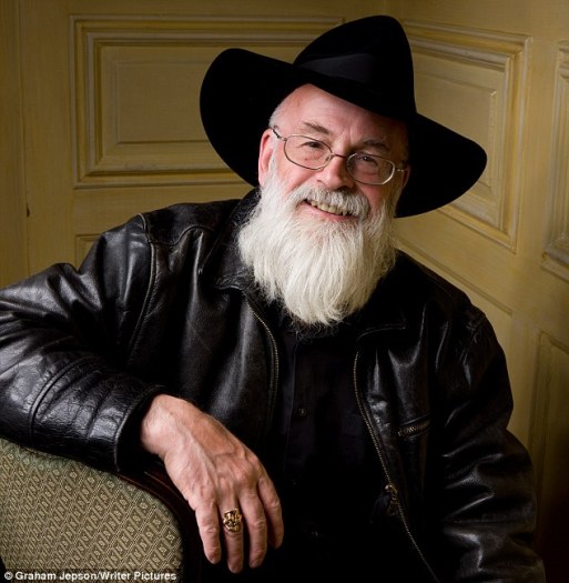 06a51242000005dc-2991774-fantasy_author_sir_terry_pratchett_pictured_has_died_aged_66_aft-m-43_1426173645944